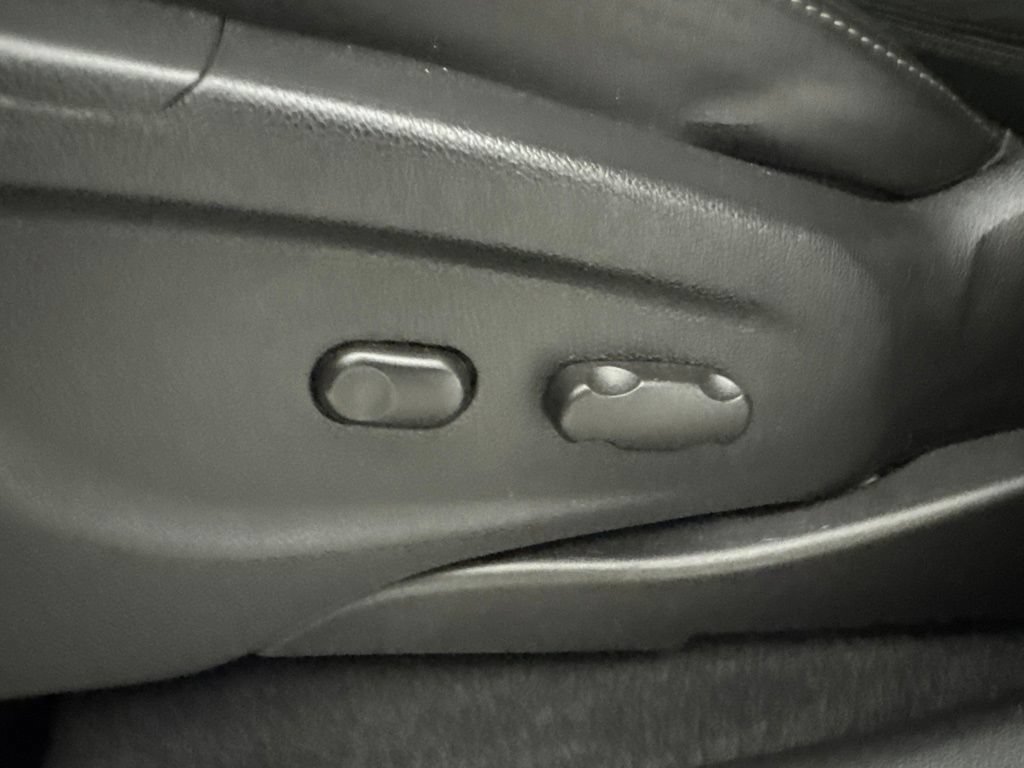 Used 2016 Buick Encore Convenience FWD image 19
