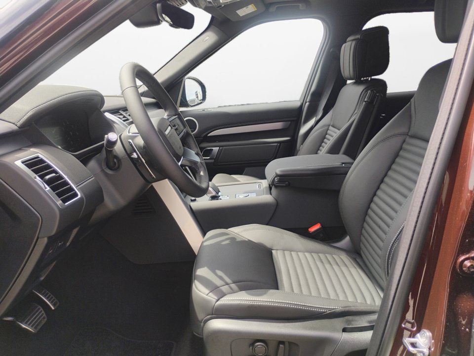 New 2026 Land Rover Discovery Limited Edition AWD/4WD image 9