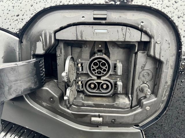 Used 2024 Subaru Solterra Limited image 12