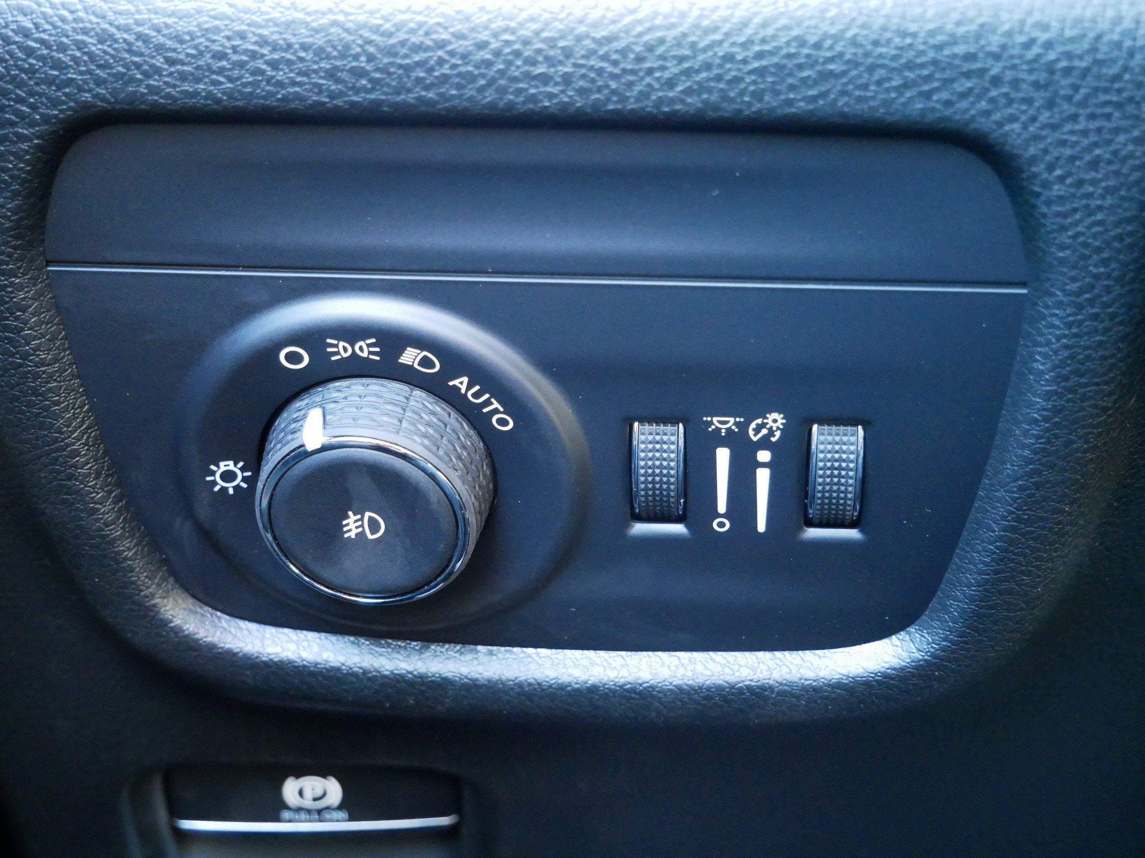 New 2025 Jeep Grand Cherokee Limited w/ Black Appearance Package image 18