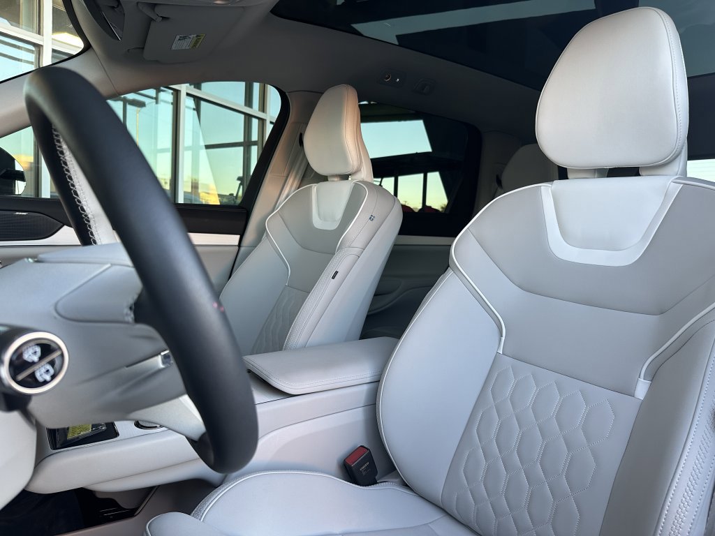 Used 2025 Volvo EX90 Plus image 27