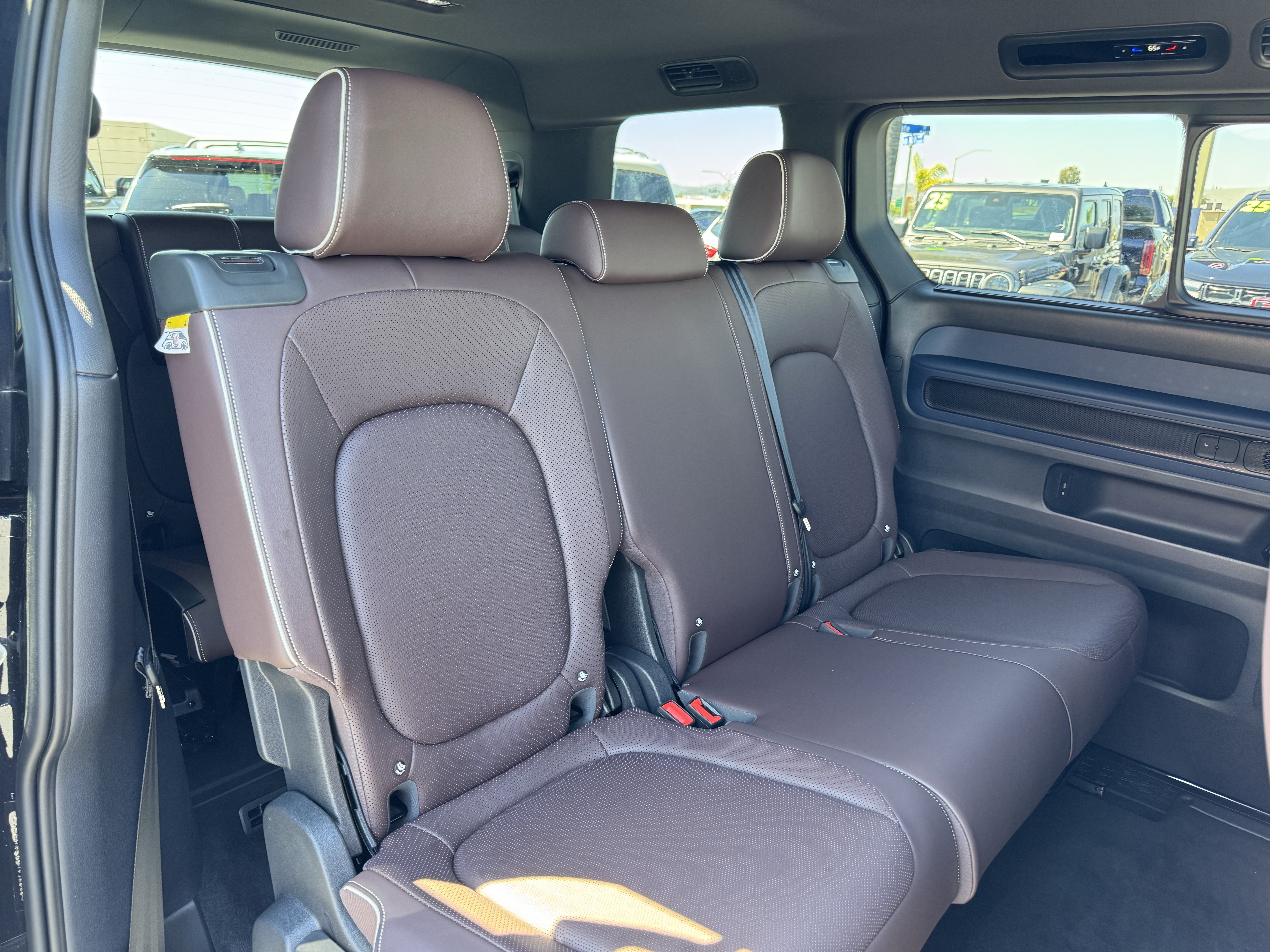 Certified 2025 Volkswagen ID. Buzz Pro S RWD image 32