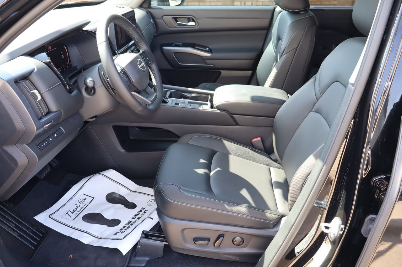Used 2026 Nissan Pathfinder SL w/ SL Premium Package FWD image 17