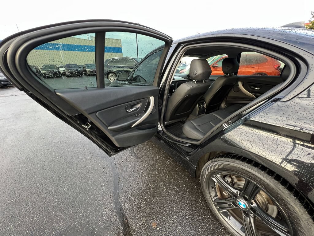 Used 2015 BMW 320i xDrive Sedan AWD/4WD image 11