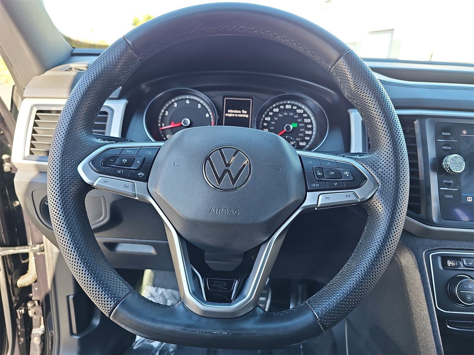 Used 2021 Volkswagen Atlas Cross Sport SE w/ Panoramic Sunroof Package image 18