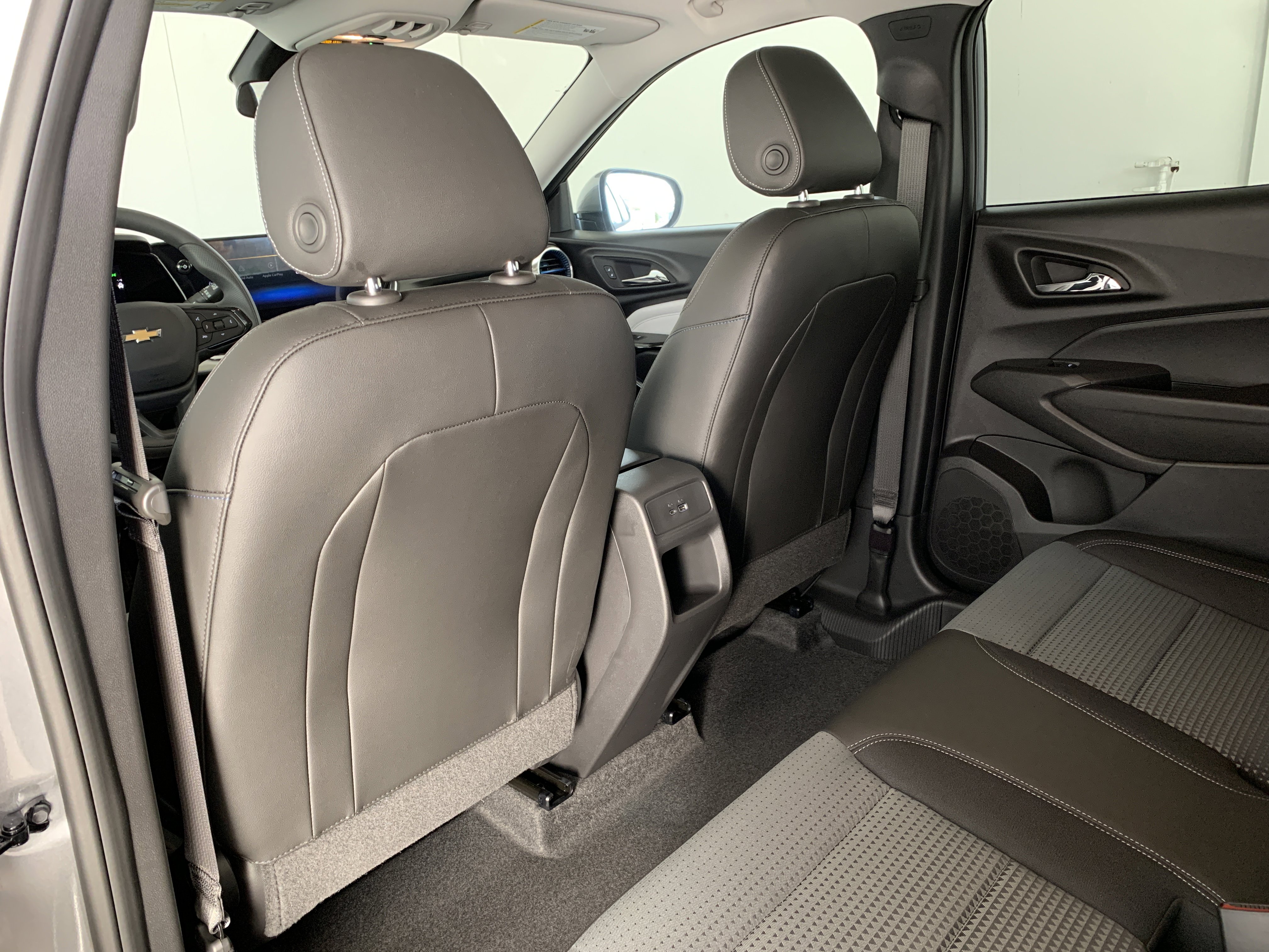 New 2026 Chevrolet Trax LT w/ Sunroof Package image 37