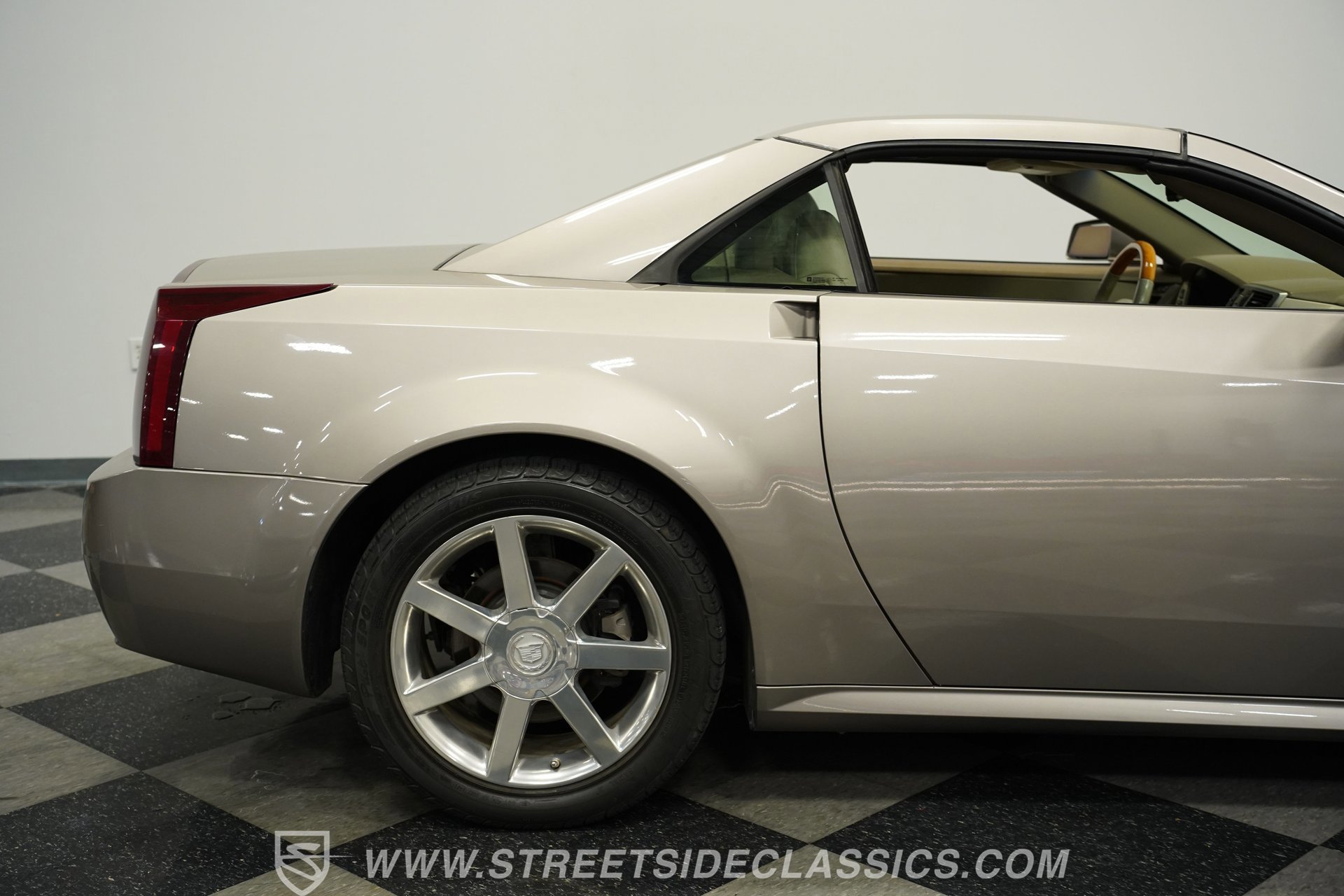 Used 2004 Cadillac XLR image 28