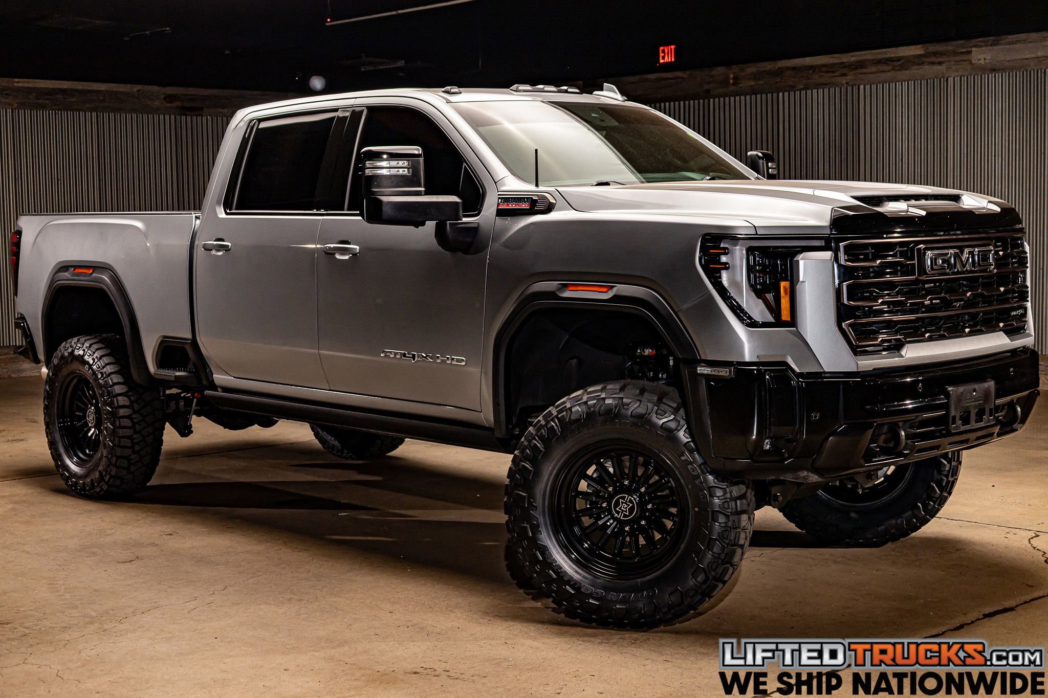 Used 2025 GMC Sierra 2500 AT4X image 1