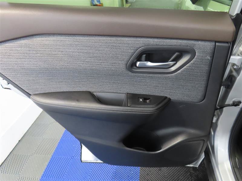 Used 2023 Nissan Rogue SV AWD/4WD image 29