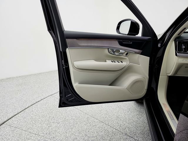 New 2026 Volvo XC90 T8 Ultra w/ Protection Package AWD/4WD image 27
