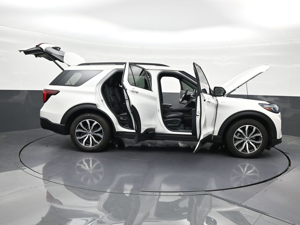 Used 2025 Ford Explorer ST-Line w/ Premium Package RWD image 33