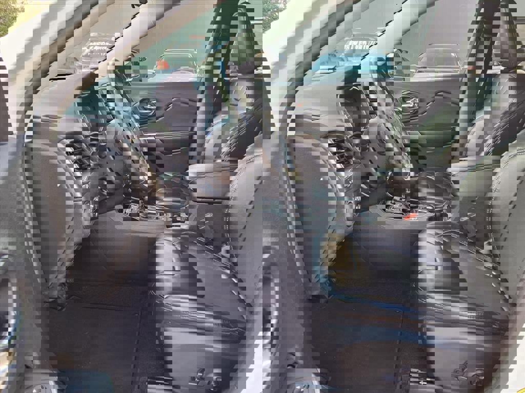 Used 2019 Jeep Cherokee Latitude Plus image 10