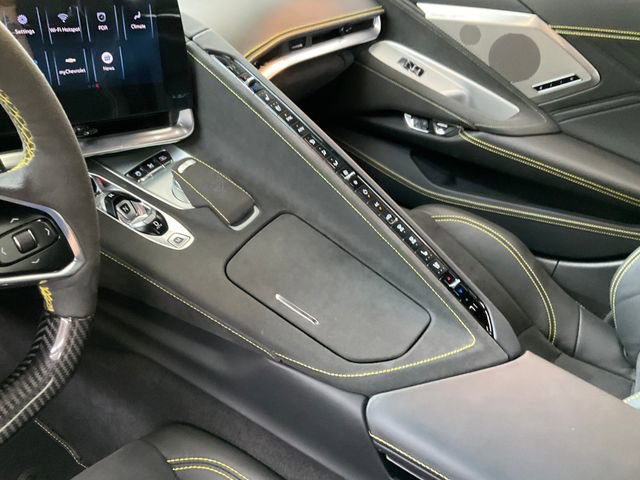 Used 2025 Chevrolet Corvette Z06 RWD image 18