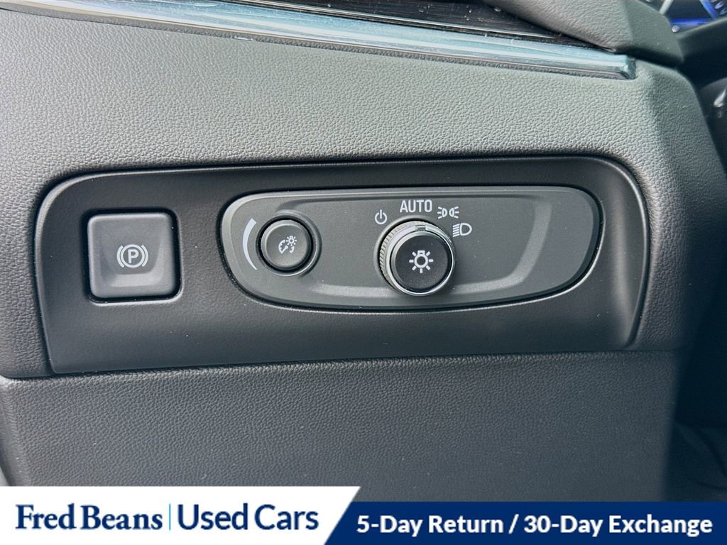 Used 2021 Buick Enclave Avenir w/ Avenir Technology Package AWD/4WD image 19