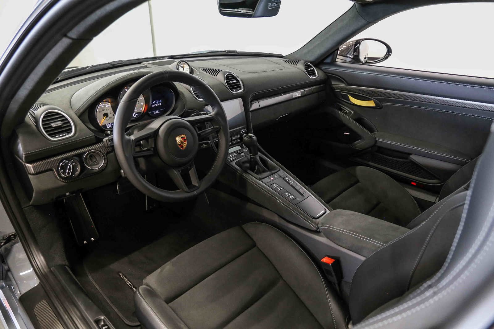 Used 2025 Porsche 718 Cayman GT4 RS w/ Weissach Package RWD image 2