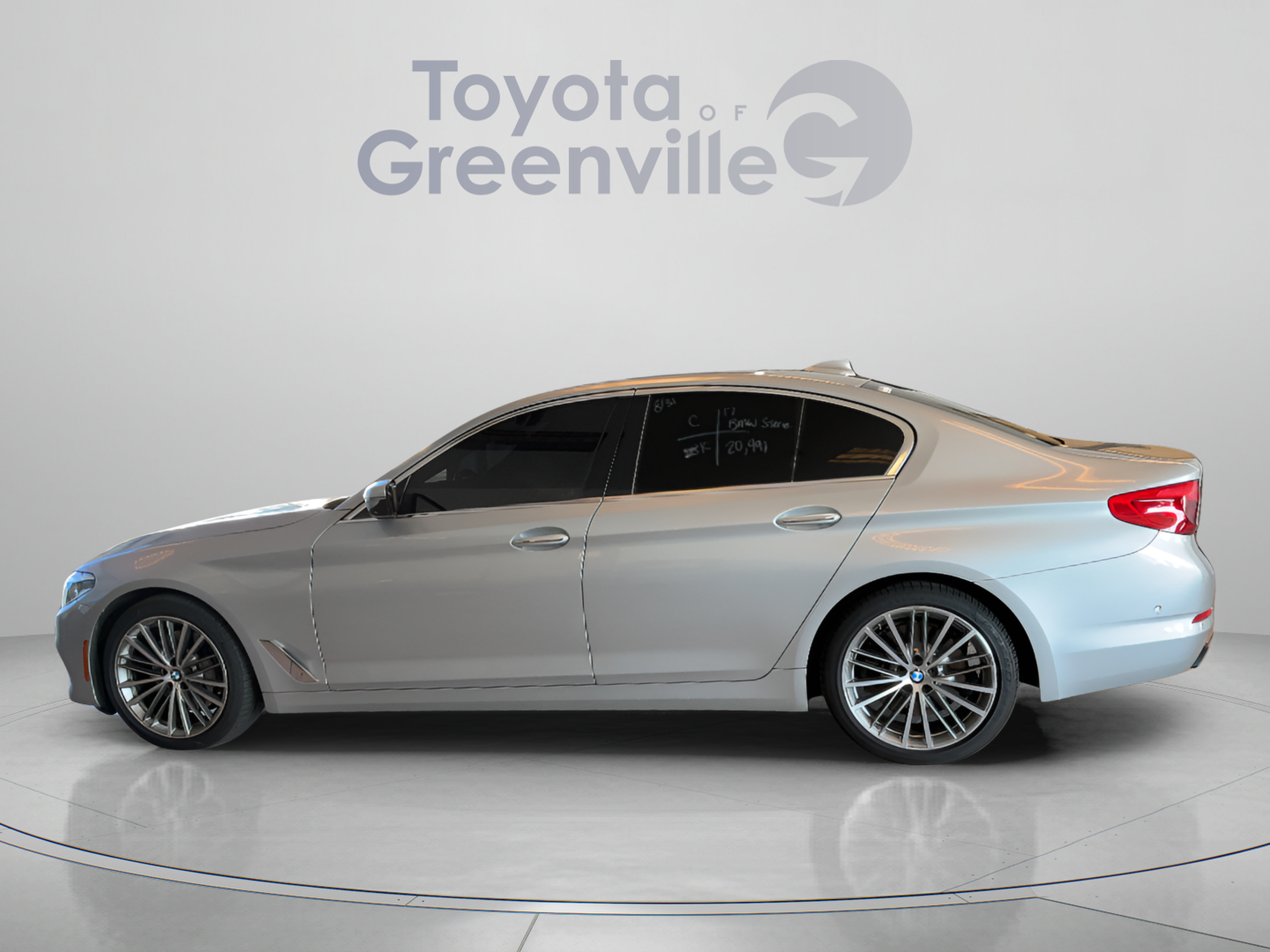 Used 2017 BMW 540i RWD image 2