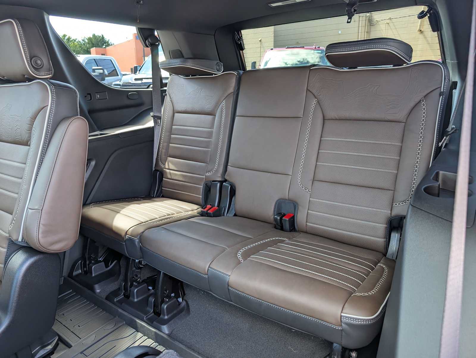 New 2026 GMC Yukon Denali Ultimate w/ LPO, Floor Liner Package AWD/4WD image 19