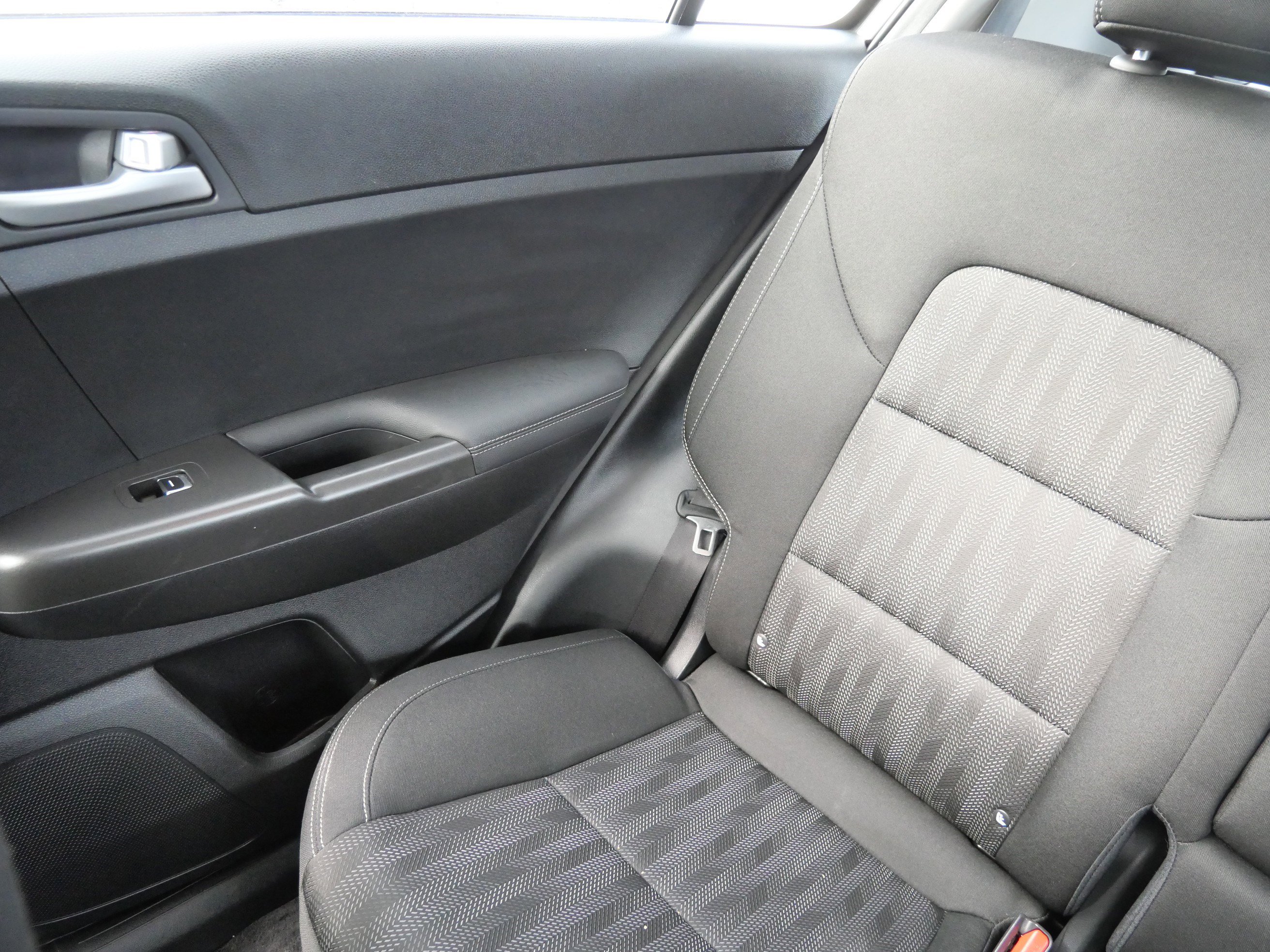 Used 2020 Kia Sportage LX image 12