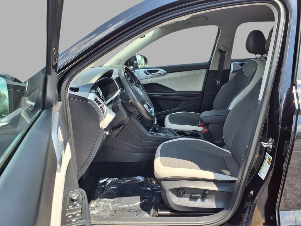 Used 2026 Volkswagen Taos SE FWD image 20
