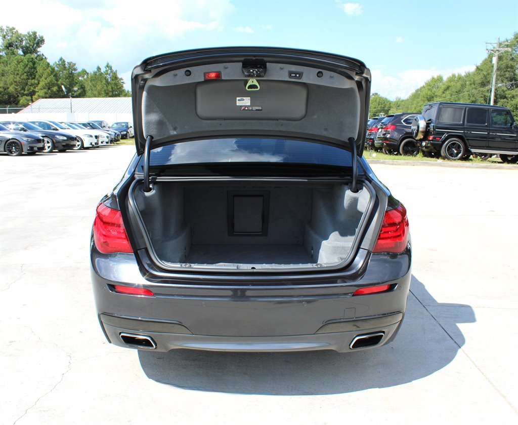 Used 2015 BMW 750Li xDrive image 35