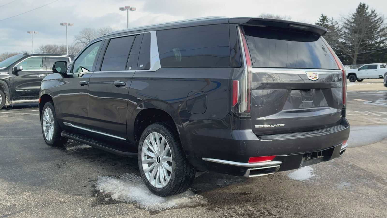 Certified 2024 Cadillac Escalade ESV Luxury image 4