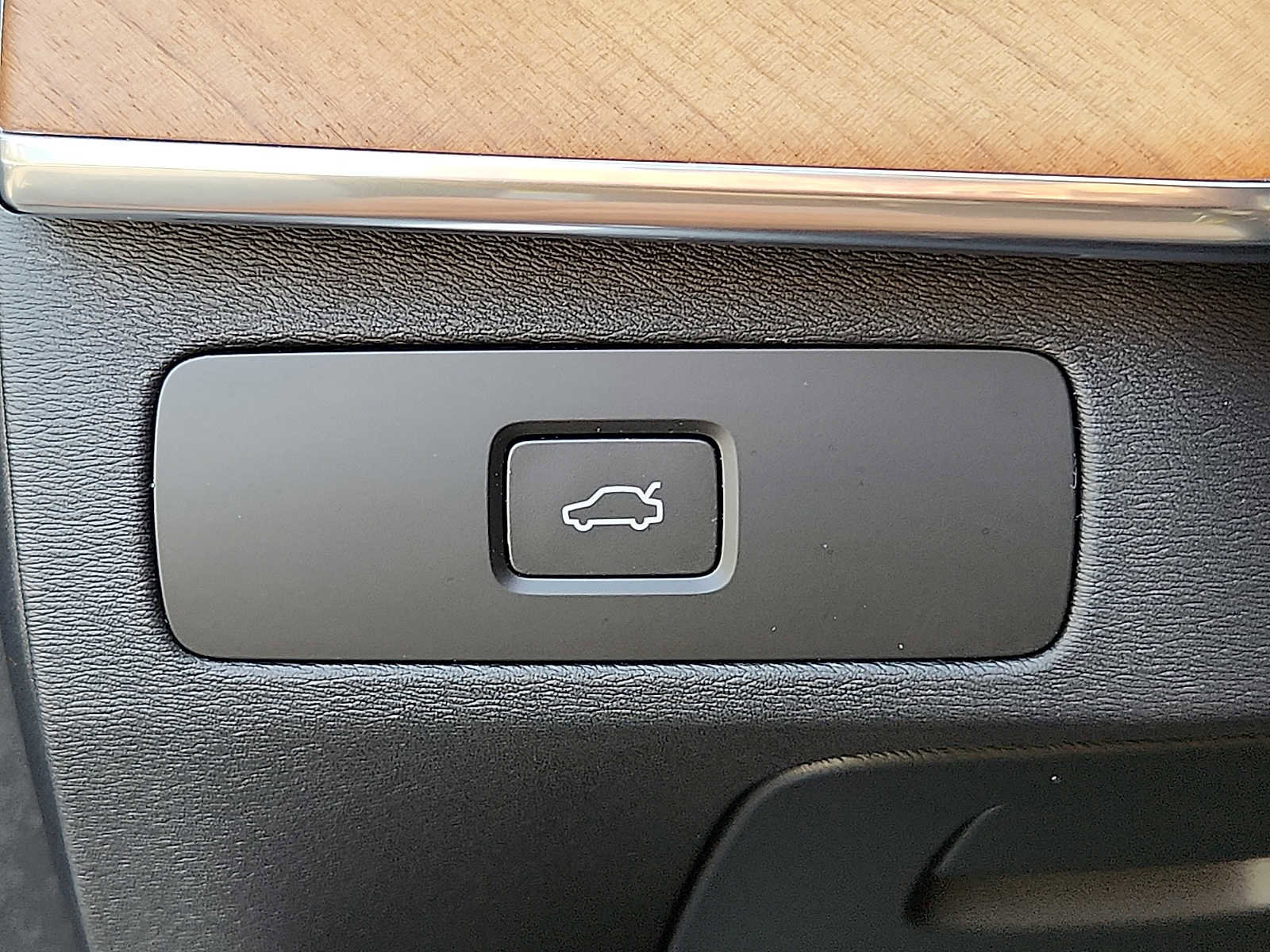 Certified 2024 Volvo XC90 B6 Plus w/ Protection Package Premier image 22