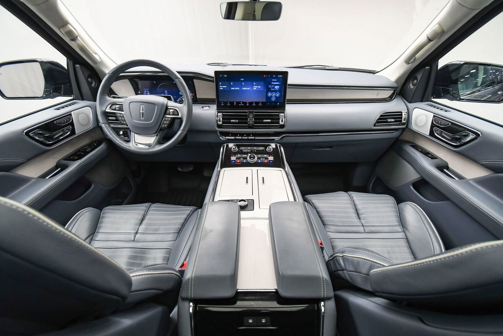 Used 2024 Lincoln Navigator L Black Label image 15