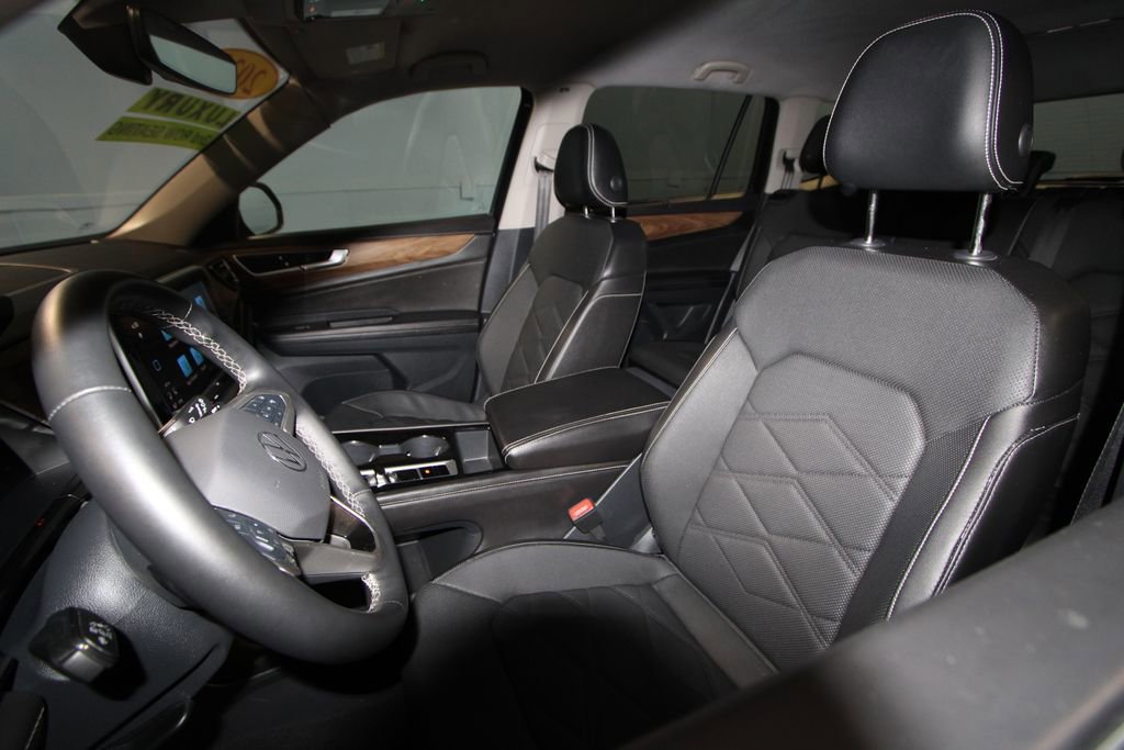 Used 2025 Volkswagen Atlas SE image 4