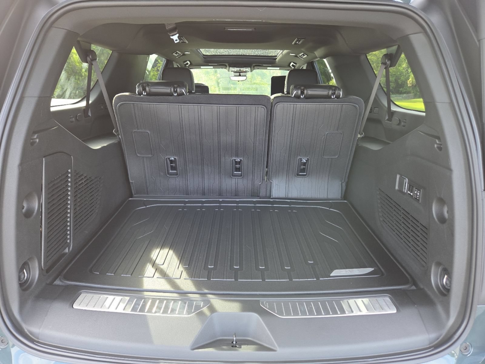 New 2026 GMC Yukon XL AT4 Ultimate w/ LPO, Floor Liner Package AWD/4WD image 27