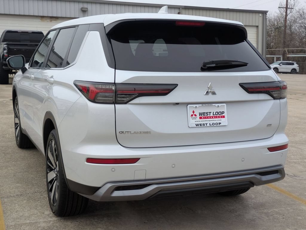 New 2026 Mitsubishi Outlander SE FWD image 3