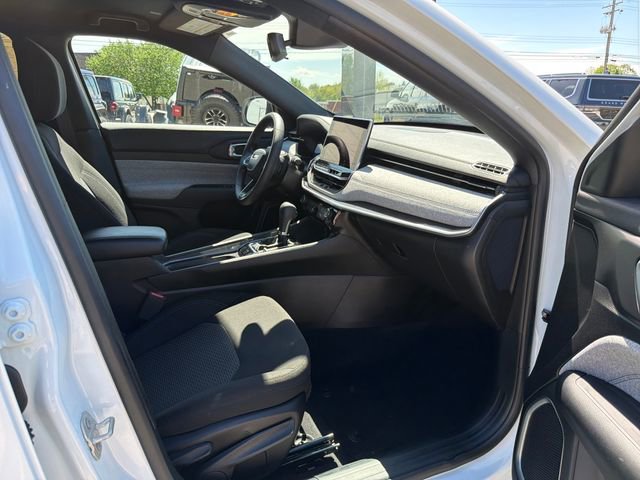 Used 2024 Jeep Compass Sport image 30
