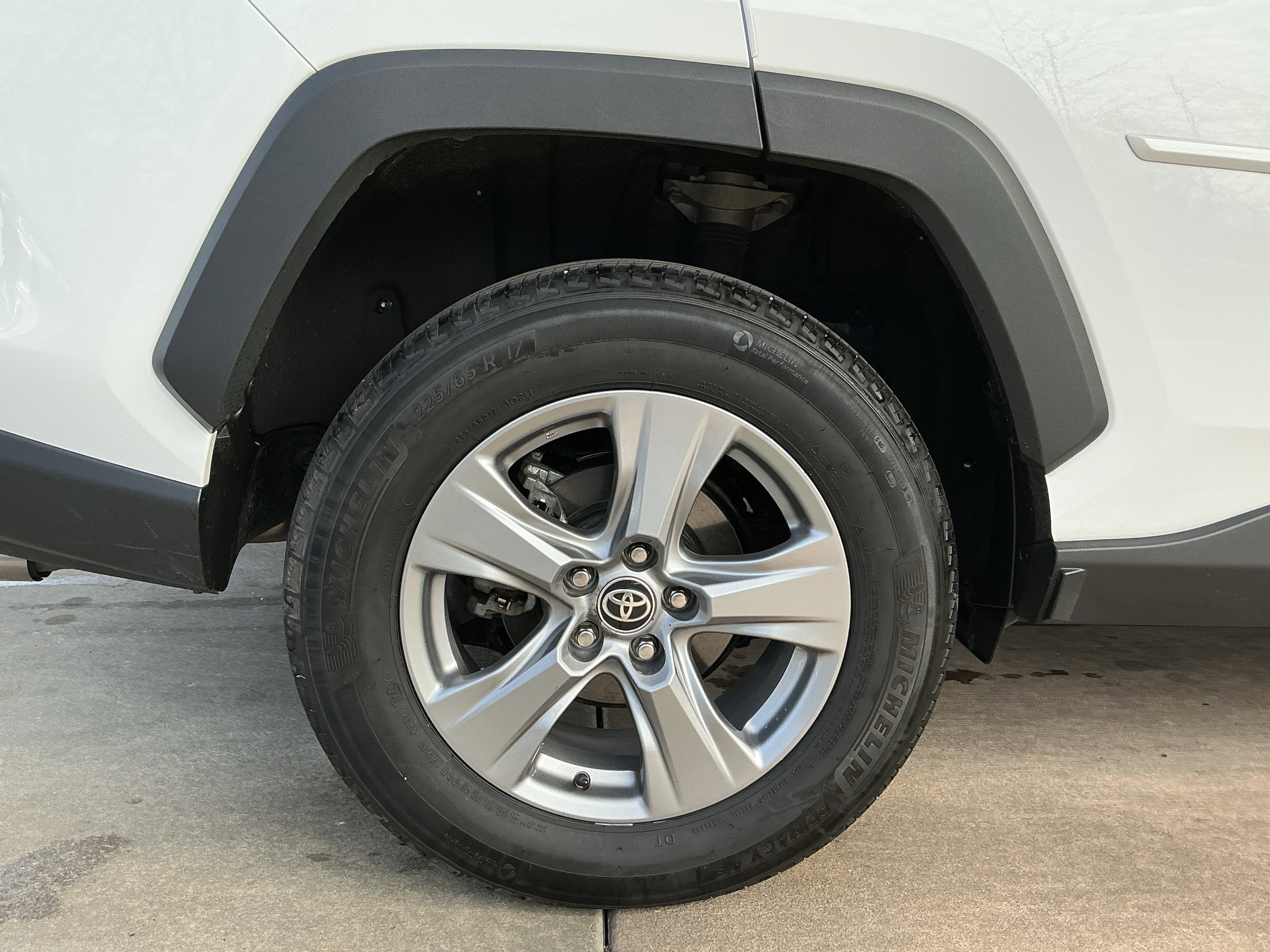 Used 2022 Toyota RAV4 XLE w/ Convenience Package image 29