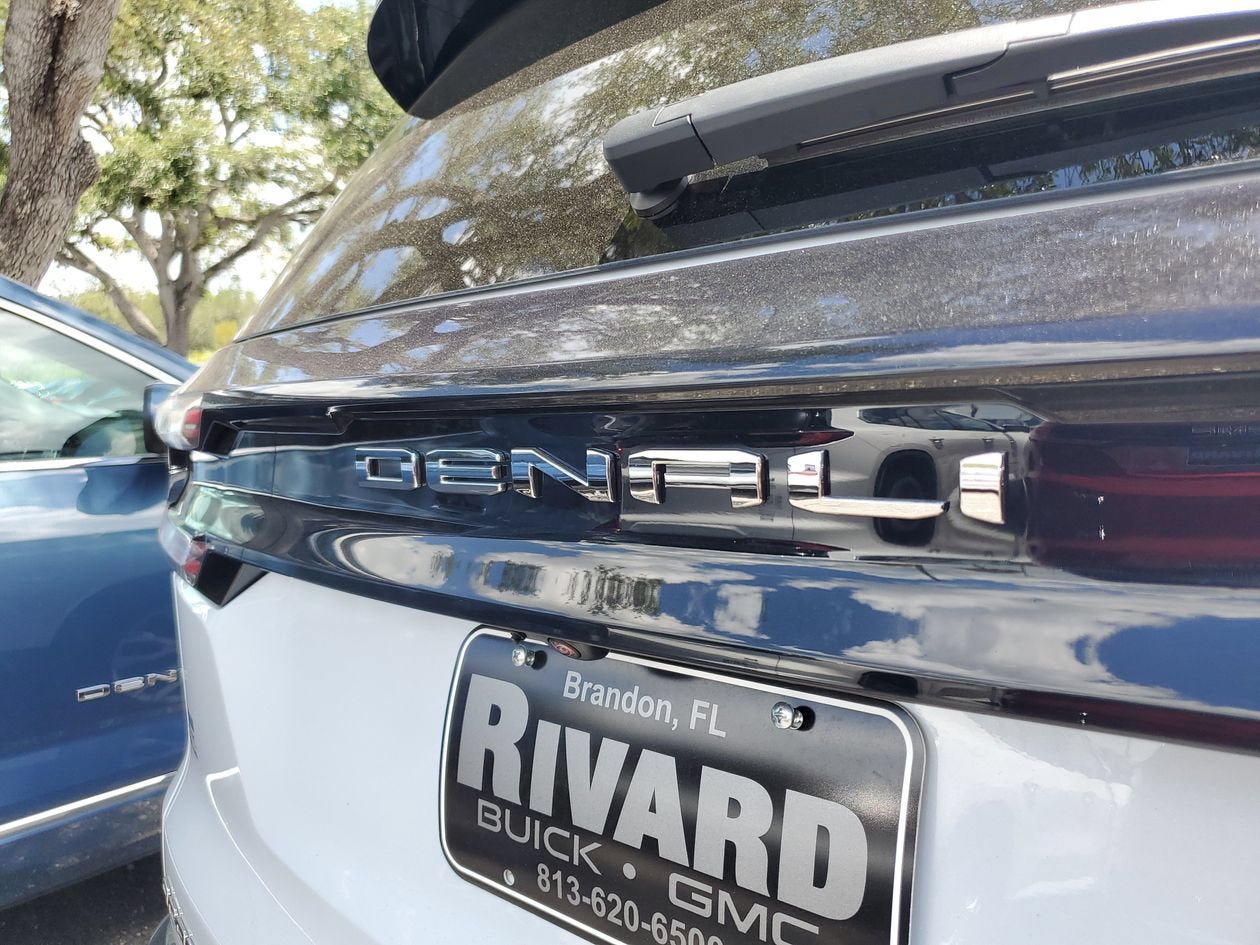 New 2026 GMC Acadia Denali w/ Super Cruise Package FWD image 9