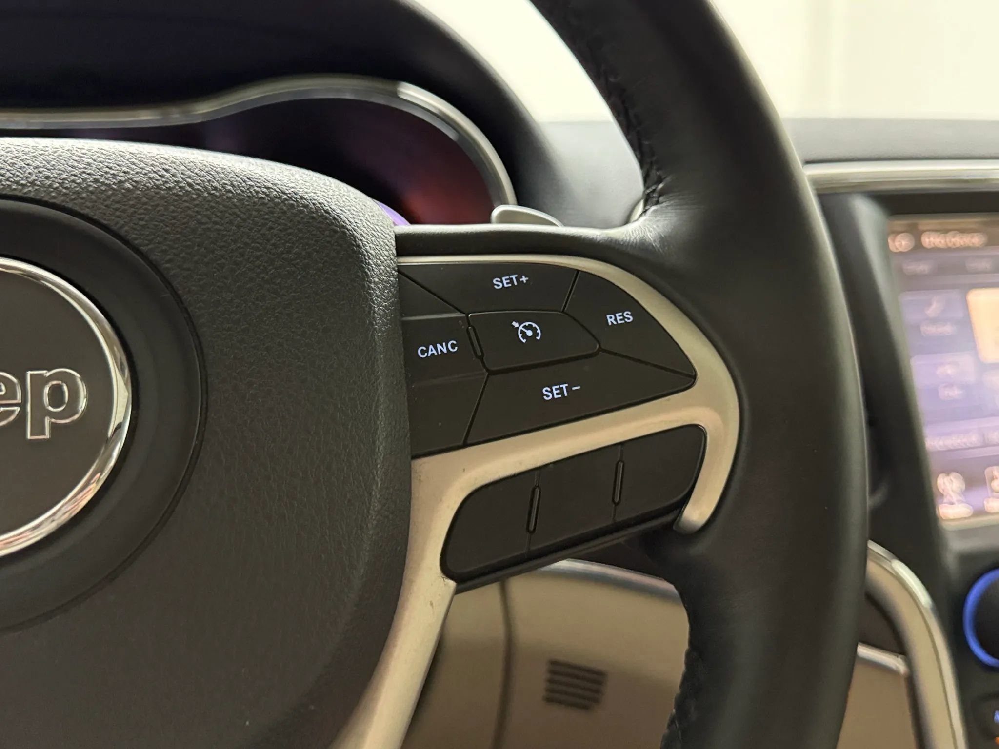 Used 2017 Jeep Grand Cherokee Limited RWD image 19