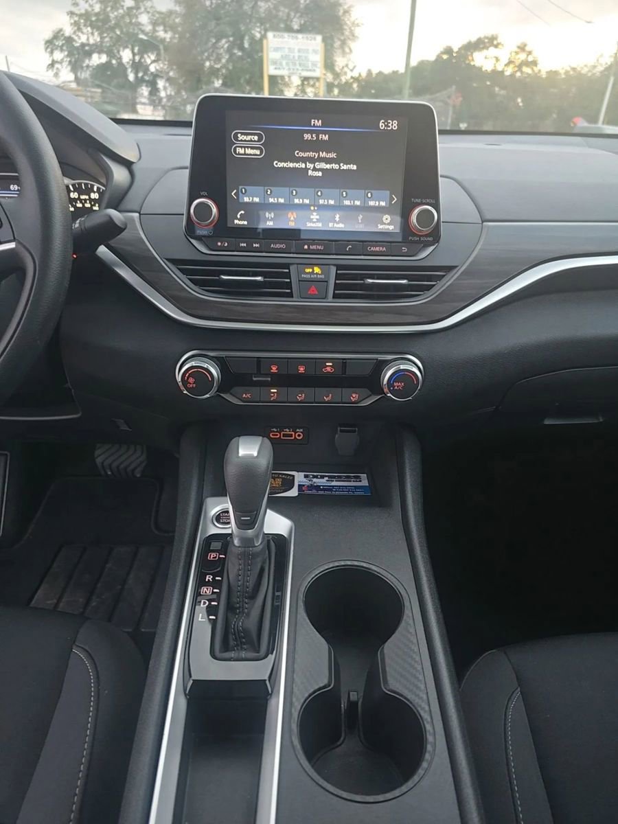 Used 2025 Nissan Altima 2.5 SV image 16