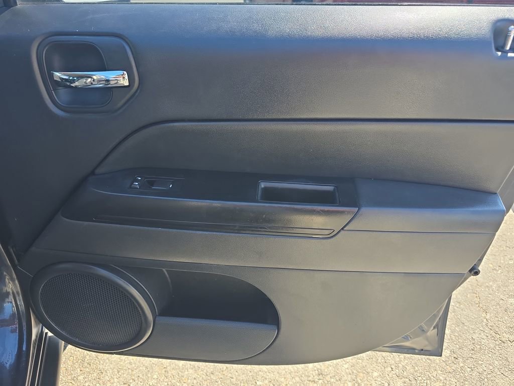 Used 2016 Jeep Patriot High Altitude FWD image 16