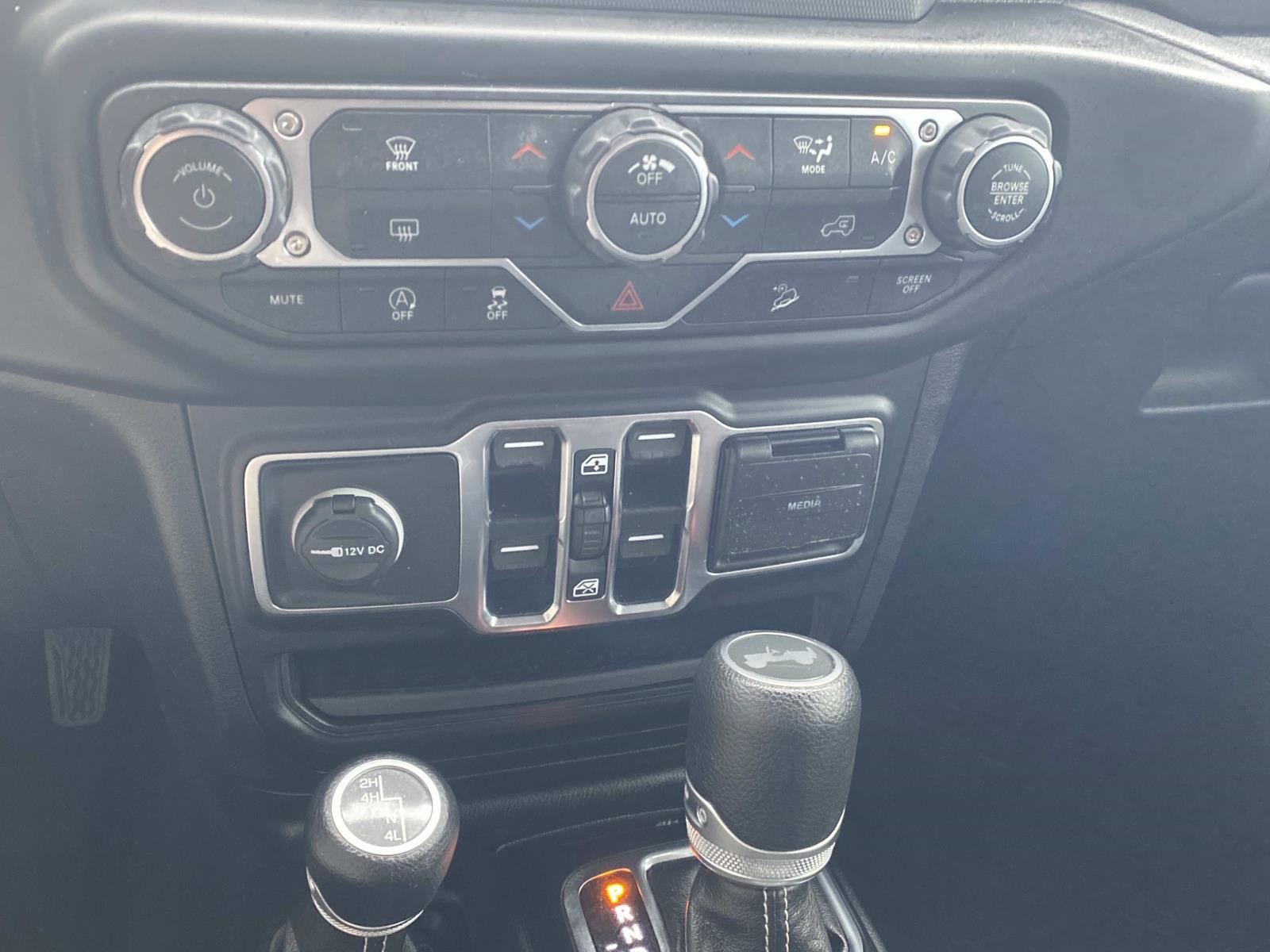 Used 2020 Jeep Wrangler Unlimited Sahara image 21