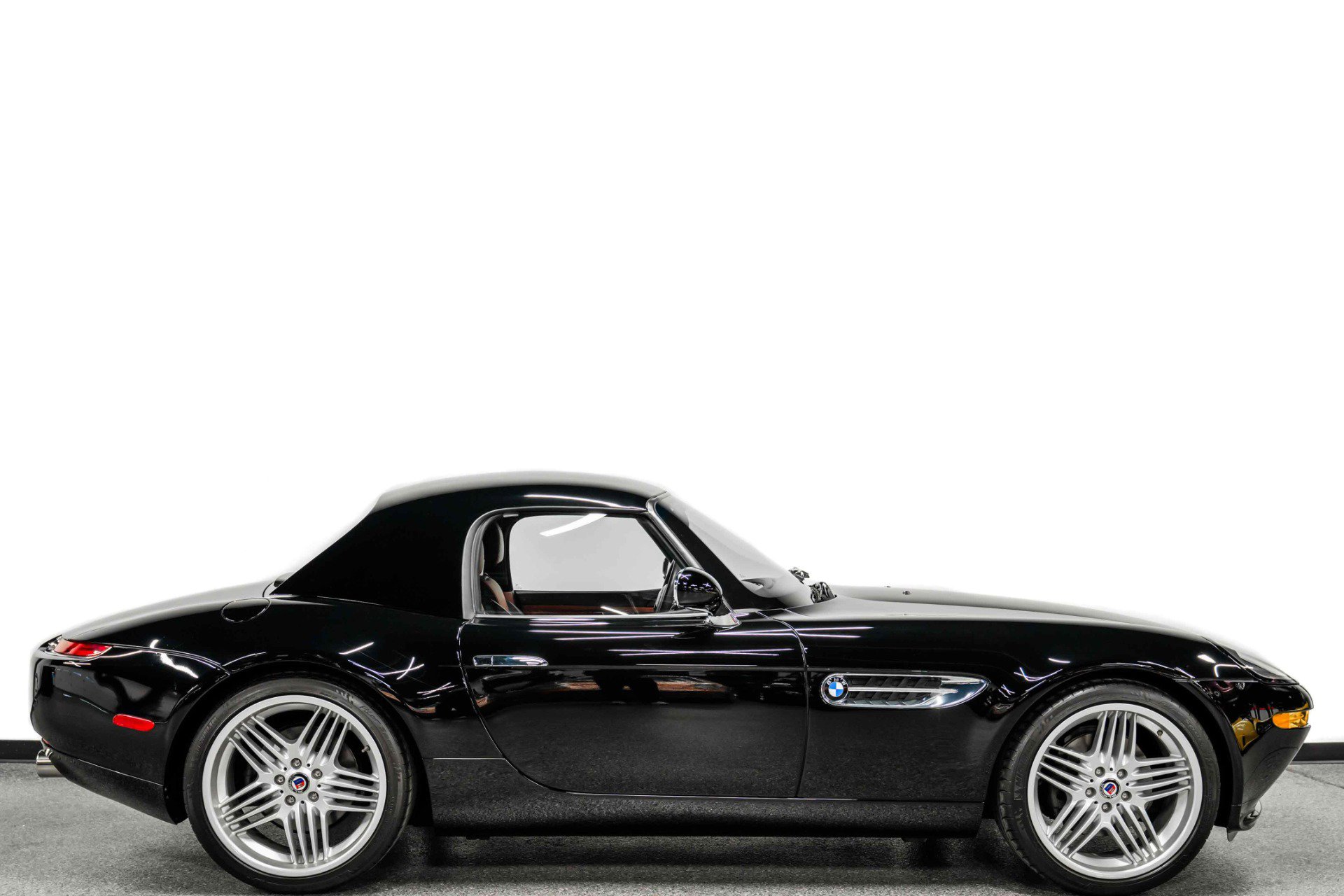 Used 2003 BMW Z8 image 2