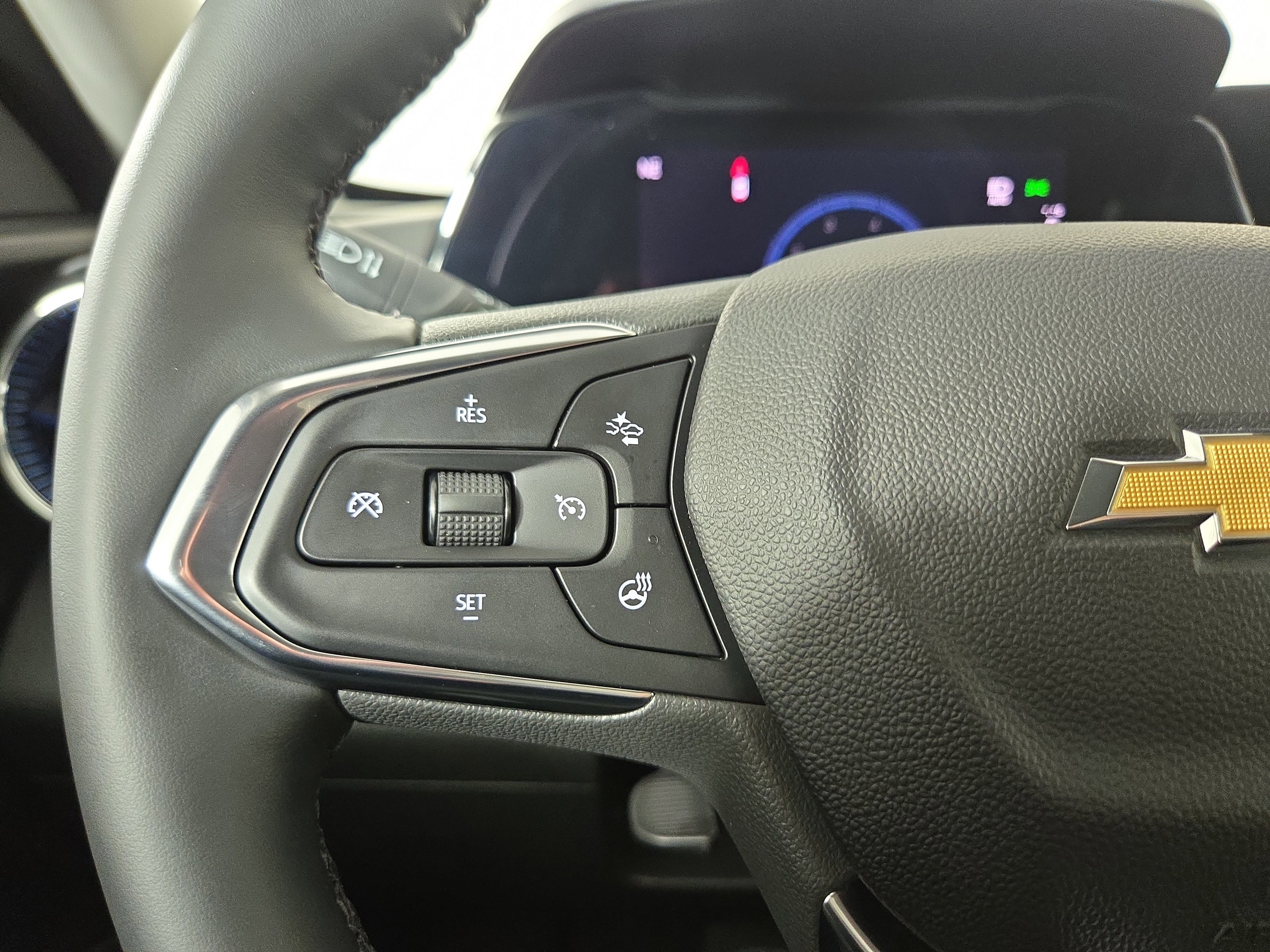 Used 2025 Chevrolet Trax LT w/ LT Convenience Package image 16