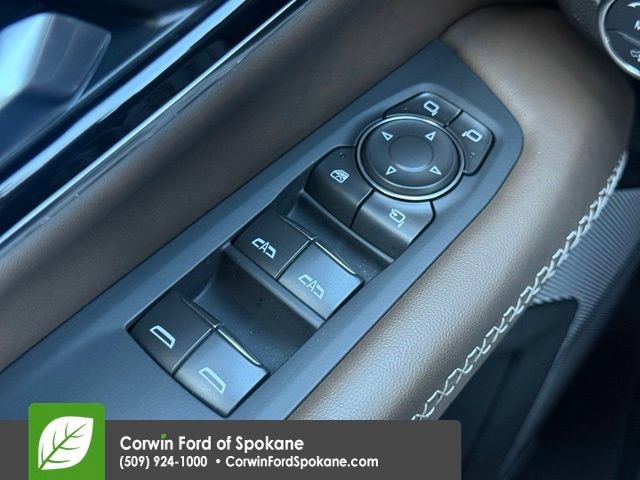 Used 2025 GMC Yukon XL Denali Ultimate AWD/4WD image 25