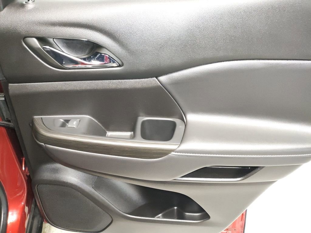 Used 2023 GMC Acadia SLT image 15