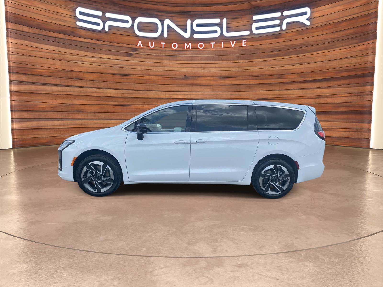 New 2027 Chrysler Pacifica Limited w/ Trailer Tow Group AWD/4WD video 2