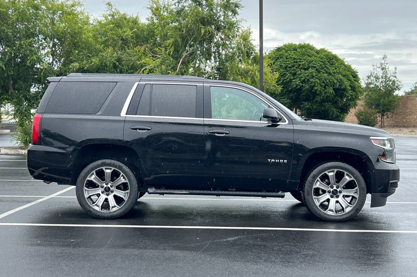Used 2019 Chevrolet Tahoe LS w/ Enhanced Driver Alert Package AWD/4WD image 10