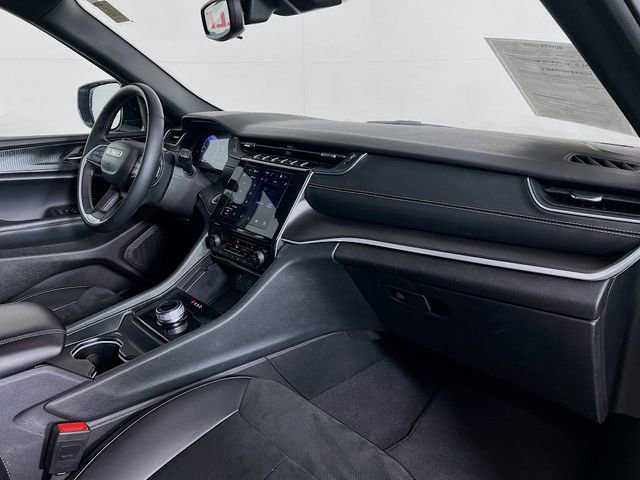 Used 2024 Jeep Grand Cherokee Altitude RWD image 38