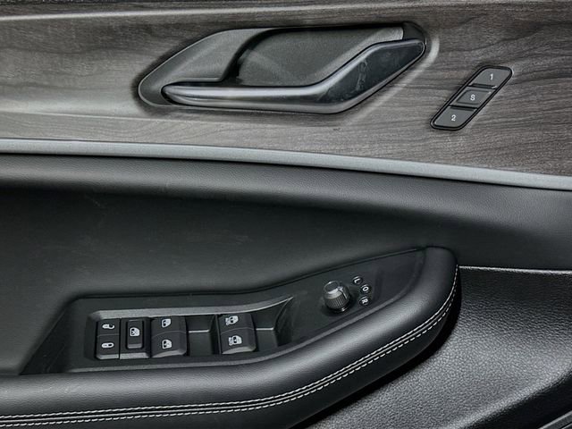 New 2025 Jeep Grand Cherokee Limited w/ Luxury Tech Group II image 12