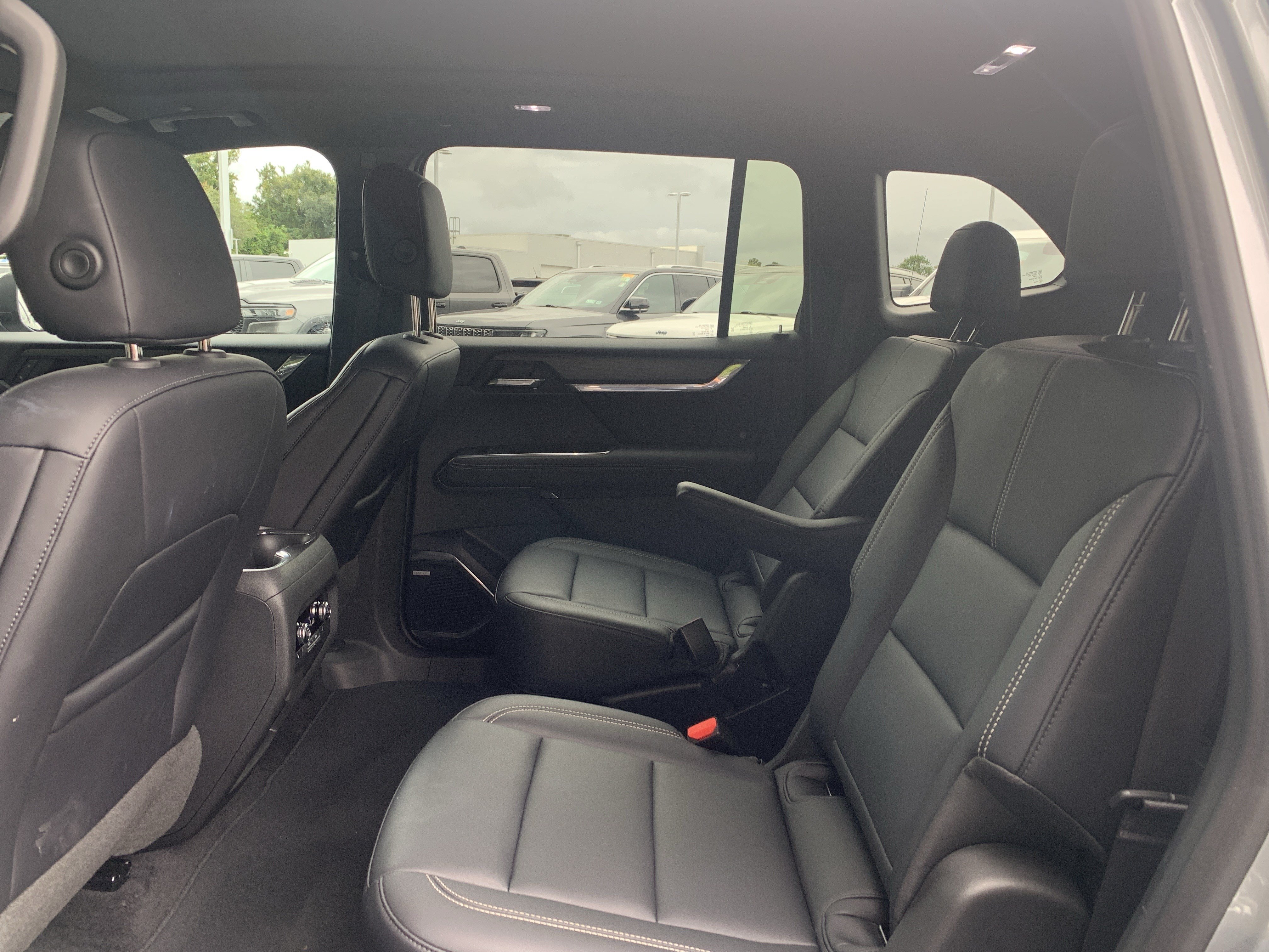 Used 2026 GMC Acadia Elevation w/ Elevation Premium Package FWD image 31