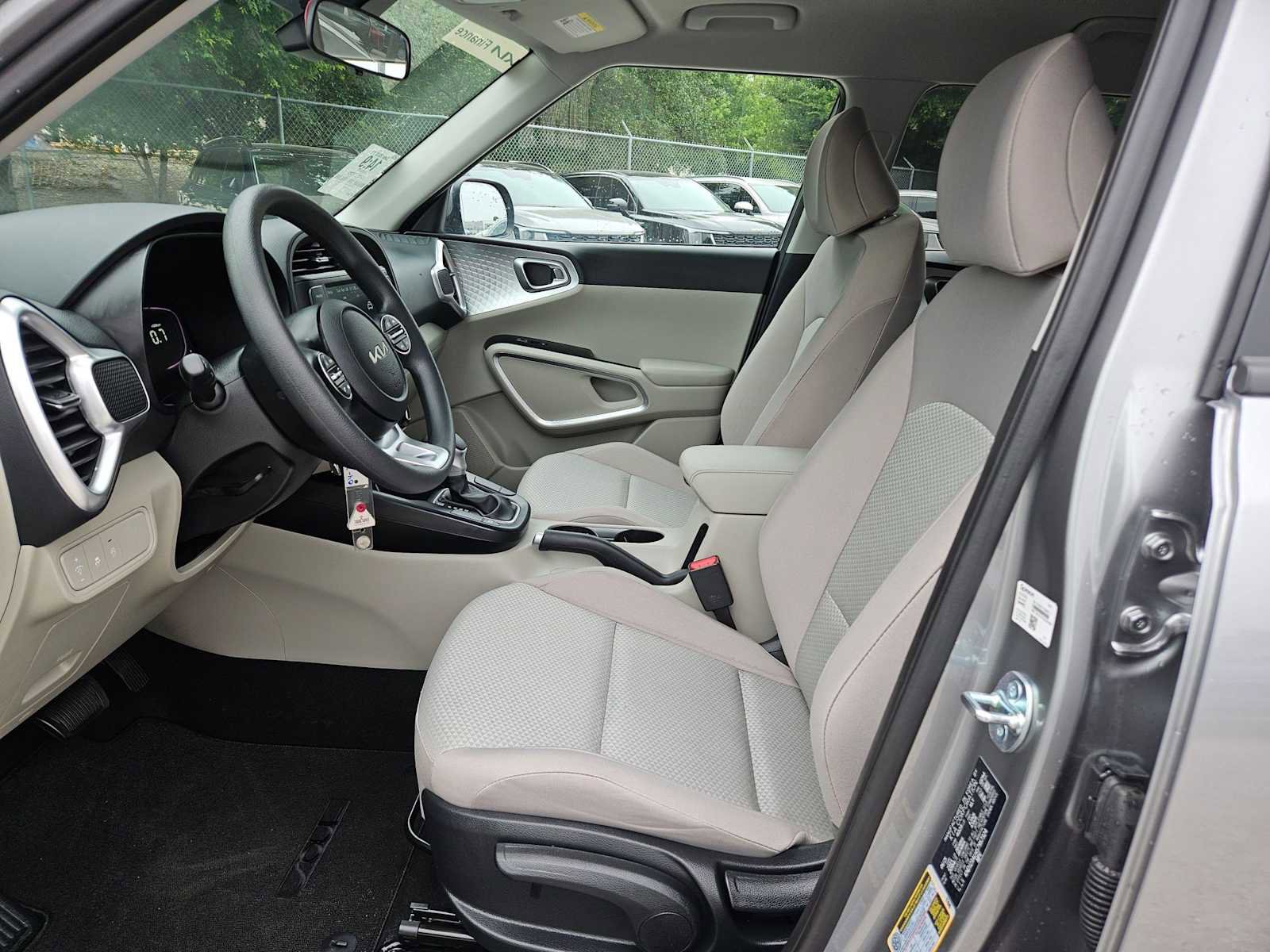 Certified 2025 Kia Soul LX w/ LX Technology Package FWD image 16