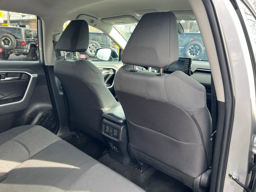 Used 2022 Toyota RAV4 XLE image 28