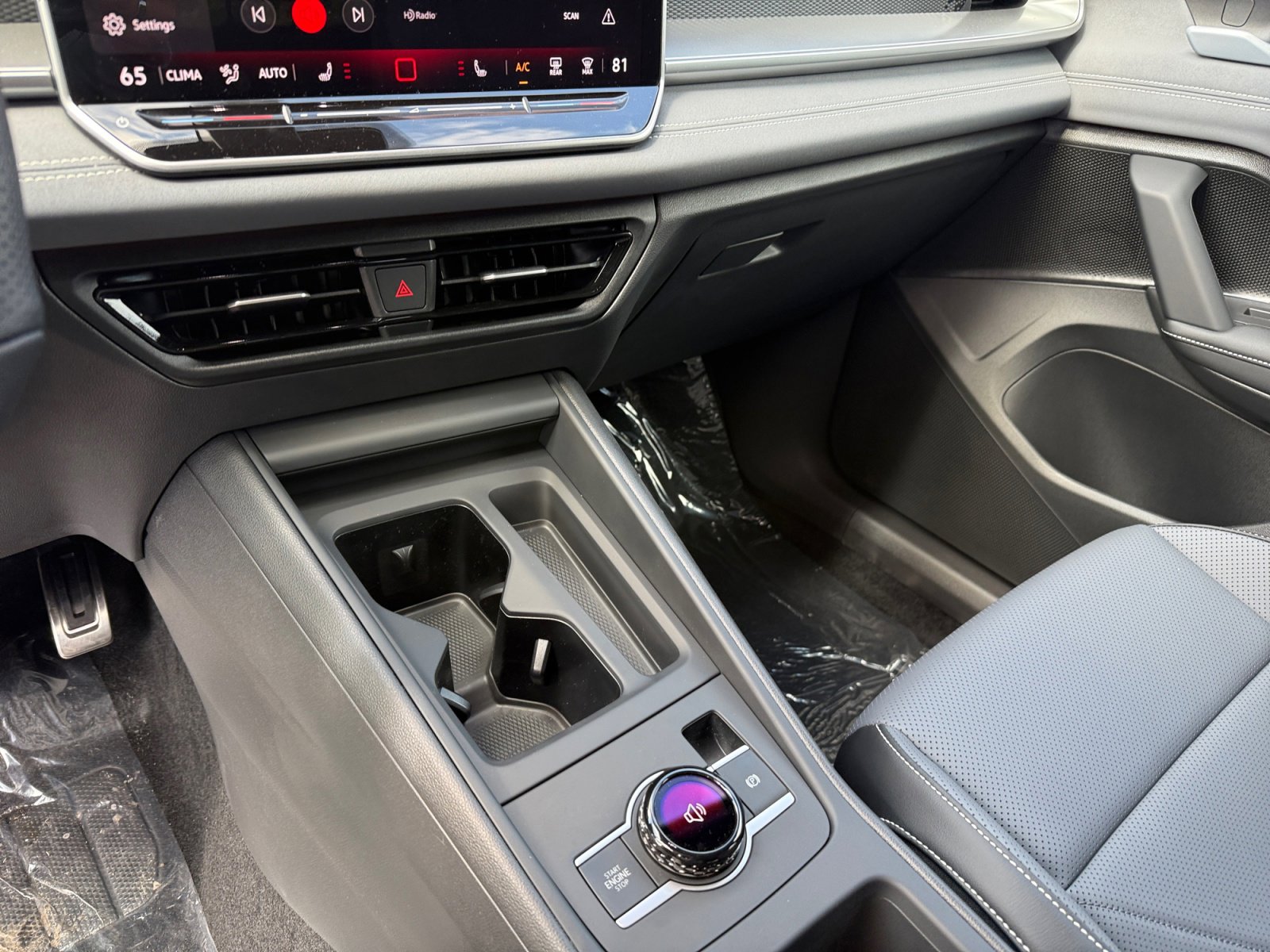 New 2026 Volkswagen Tiguan SE R-Line AWD/4WD image 13