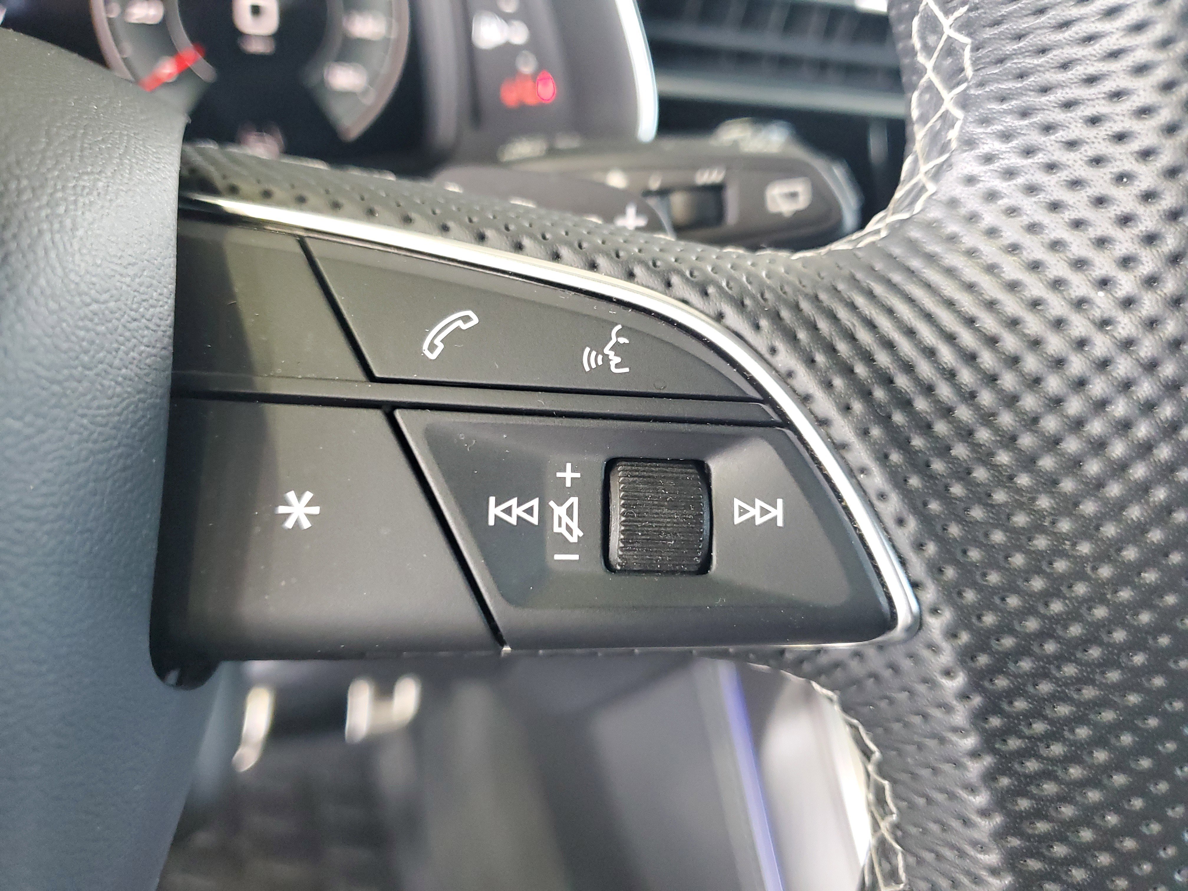Used 2024 Audi SQ8 Prestige AWD/4WD image 24